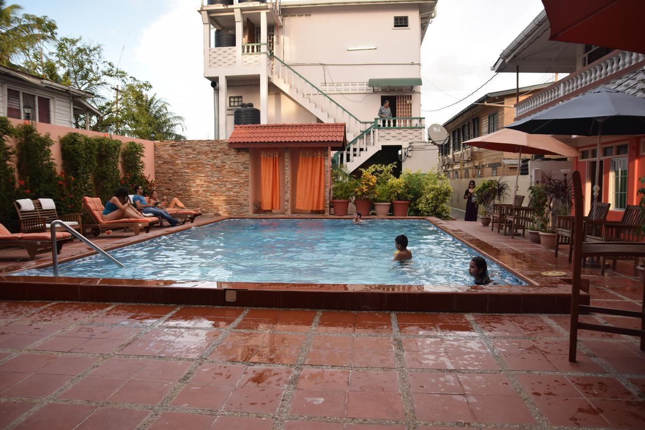 Windjammer International Cuisine & Comfort Inn ジョージタウン エクステリア 写真