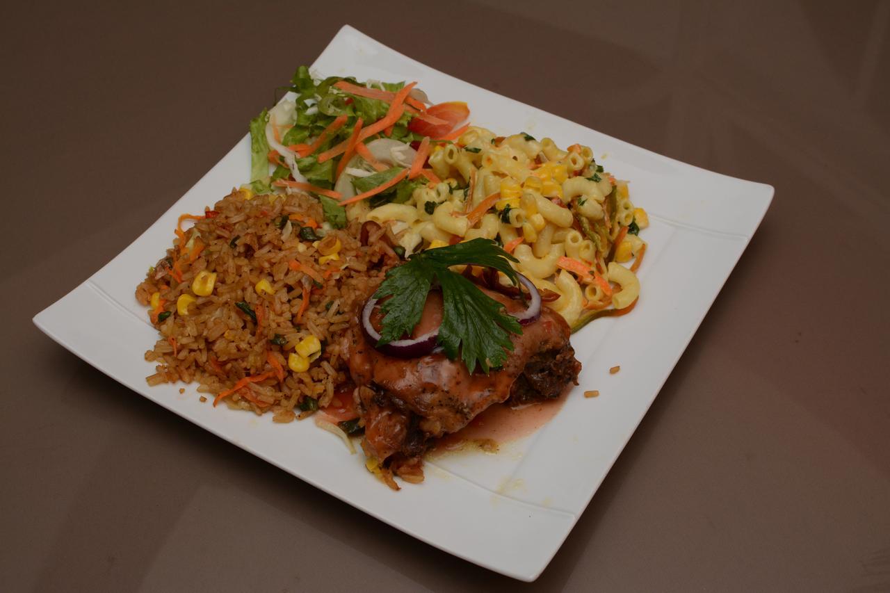 Windjammer International Cuisine & Comfort Inn ジョージタウン エクステリア 写真