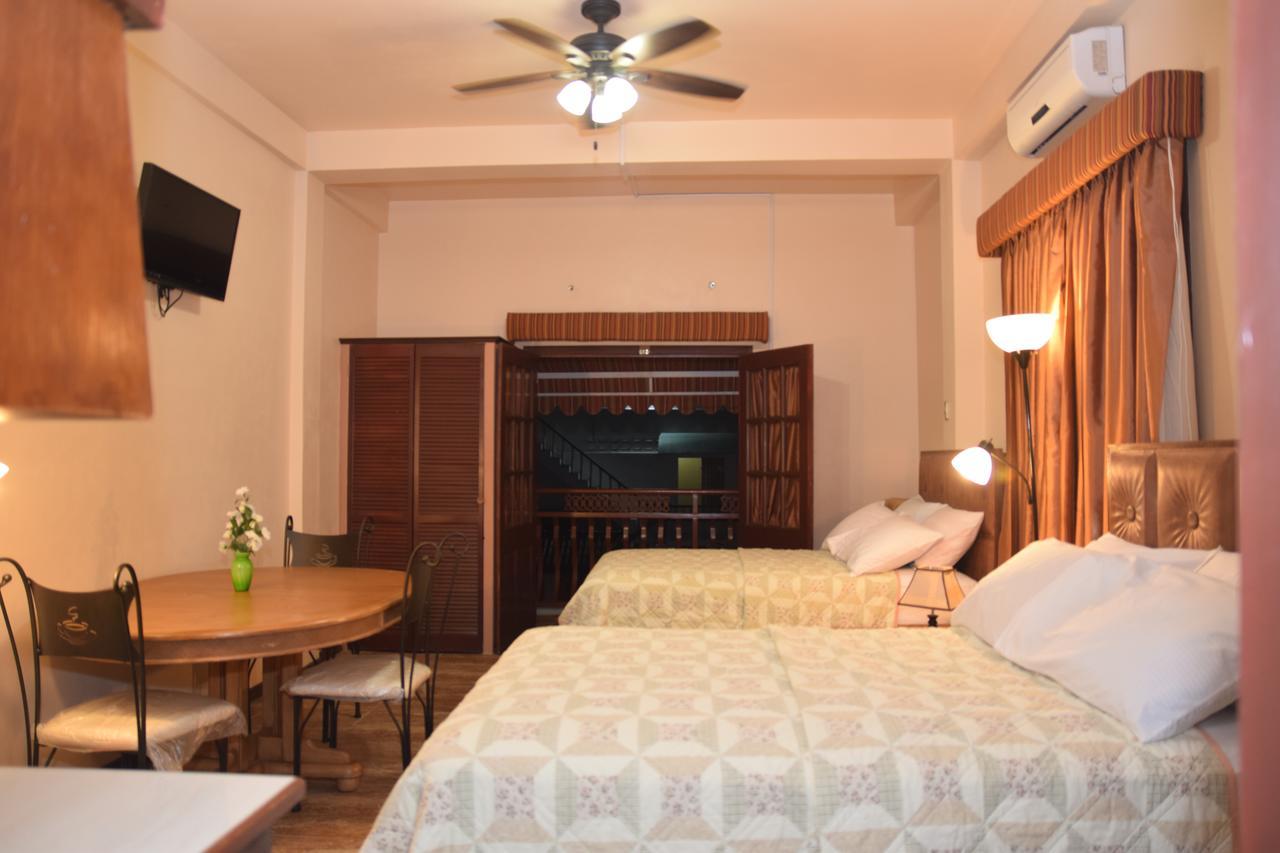 Windjammer International Cuisine & Comfort Inn ジョージタウン エクステリア 写真