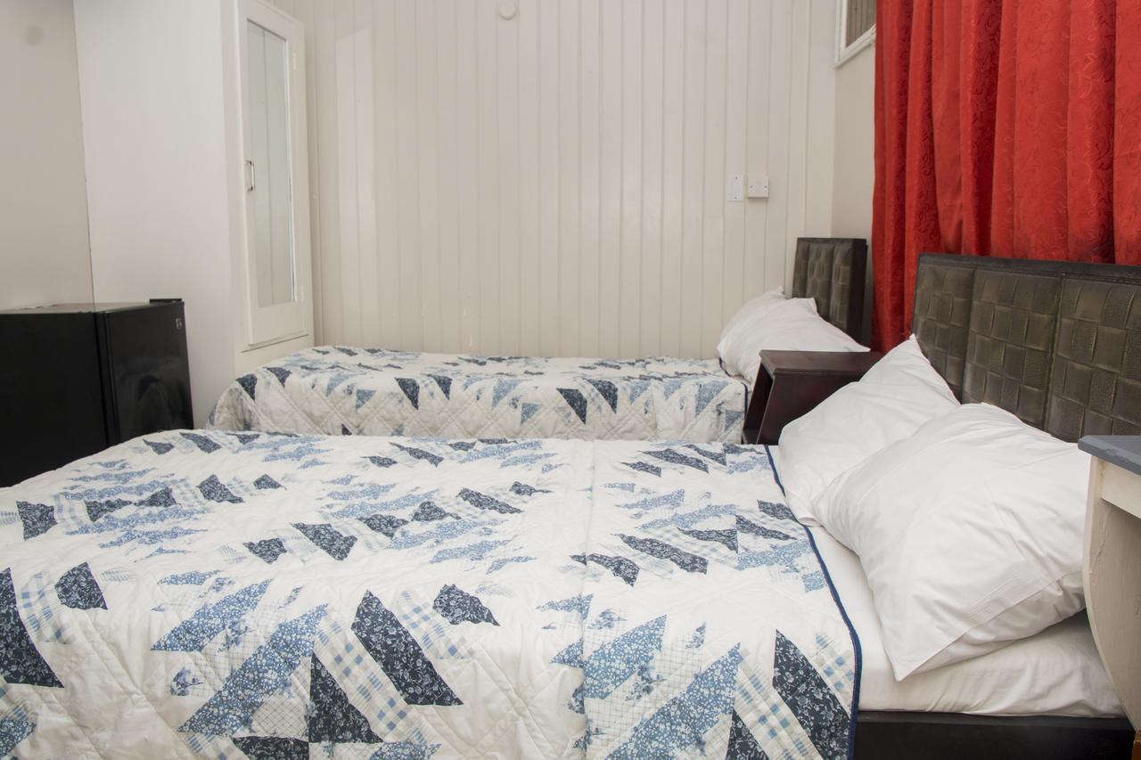 Windjammer International Cuisine & Comfort Inn ジョージタウン エクステリア 写真
