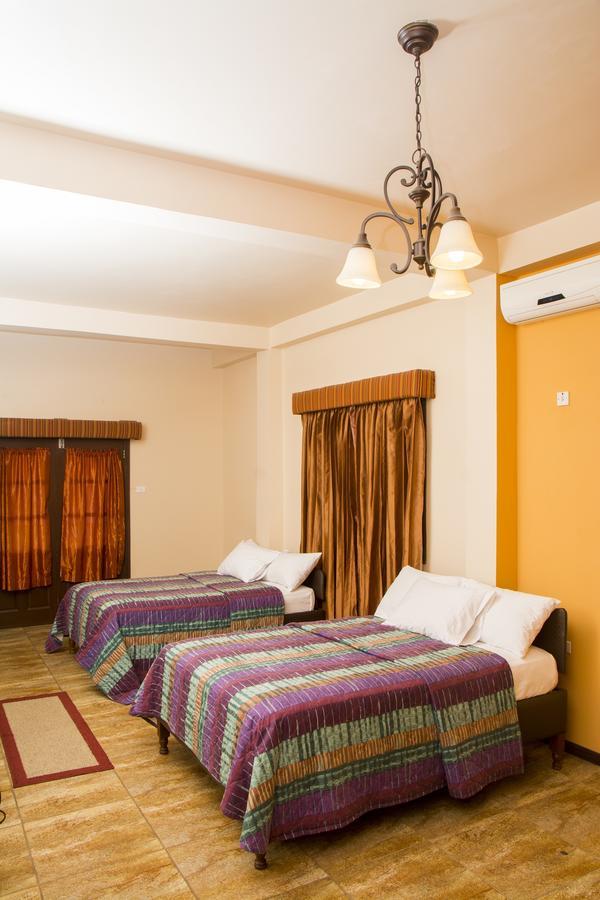 Windjammer International Cuisine & Comfort Inn ジョージタウン エクステリア 写真