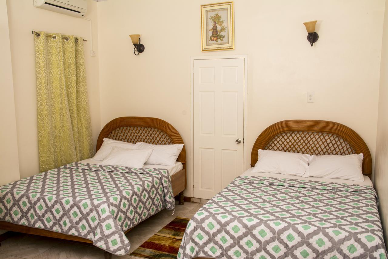 Windjammer International Cuisine & Comfort Inn ジョージタウン エクステリア 写真